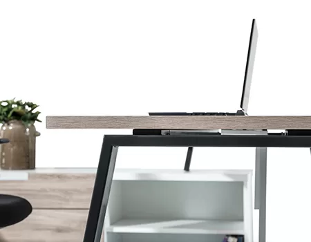 Escritorios y Estaciones de Trabajo Linea Metta